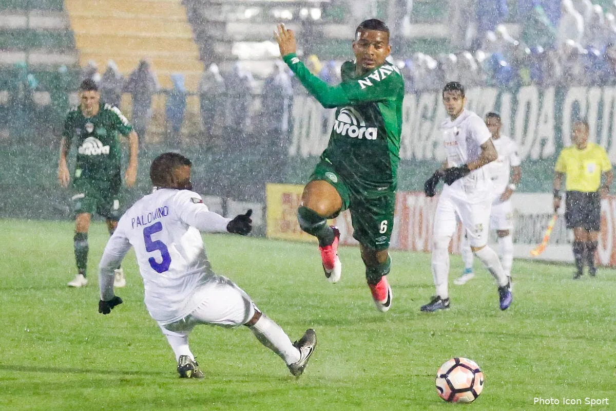 ol lyon affrontera chapecoense en amical le 8 aout iconsport vis 030517 93 21188219