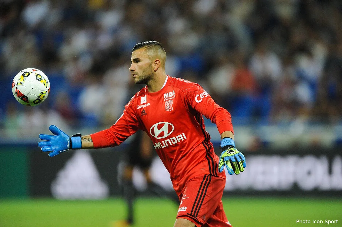 ol lyon avec la juventus et seville iconsport jpt 190816 08 56152792