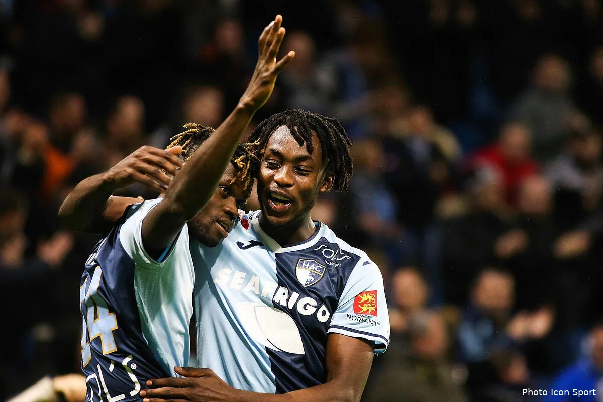 ol lyon change son fusil d epaule avec kadewere icon gh8p5623276013