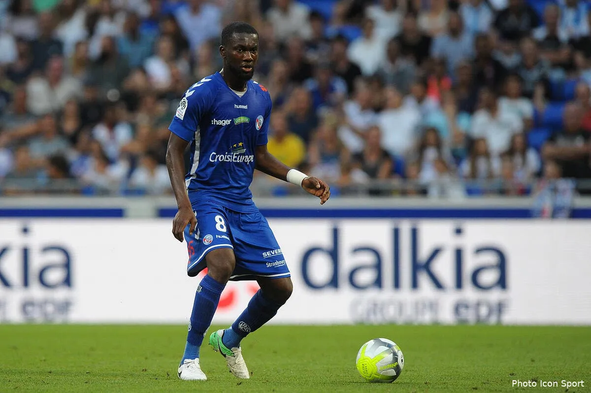 ol lyon degaine une premiere offre pour aholou icon fer 050817 11 56222323