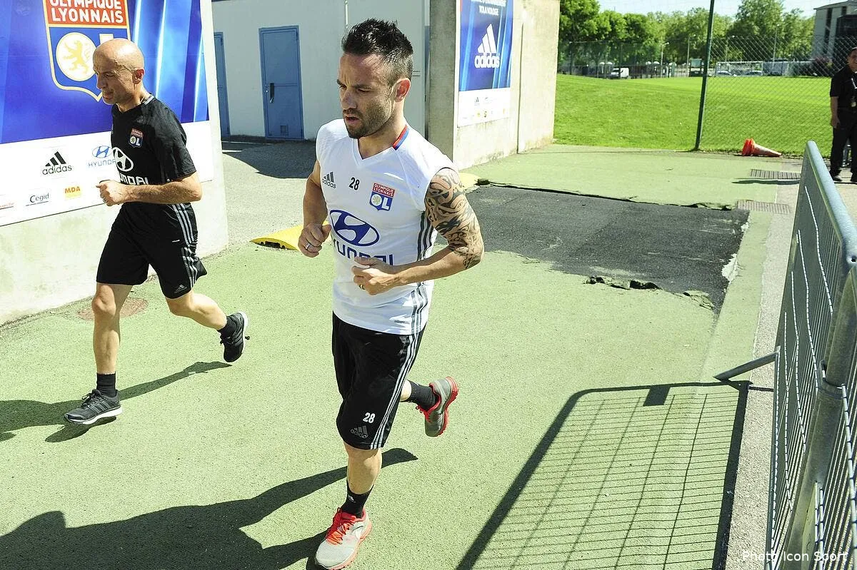 ol lyon dement un depart imminent de valbuena au mercato iconsport jpt 240616 05 17150334