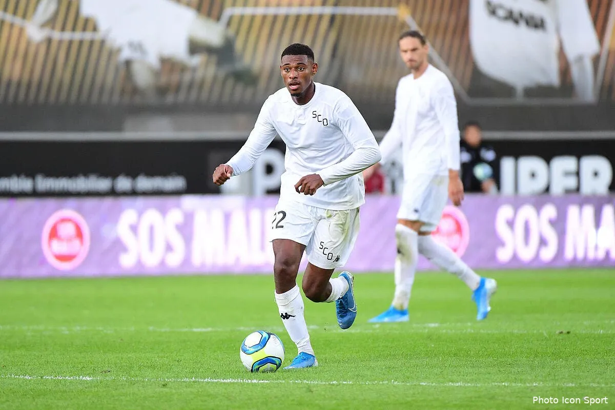 ol lyon lache un cheque faramineux pour reine adelaide icon win 310719 01 97021261415