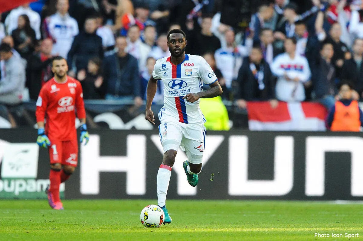 ol lyon lui cherche une porte de sortie nkoulou n est pas tres chaud iconsport jpt 221016 08 63168780