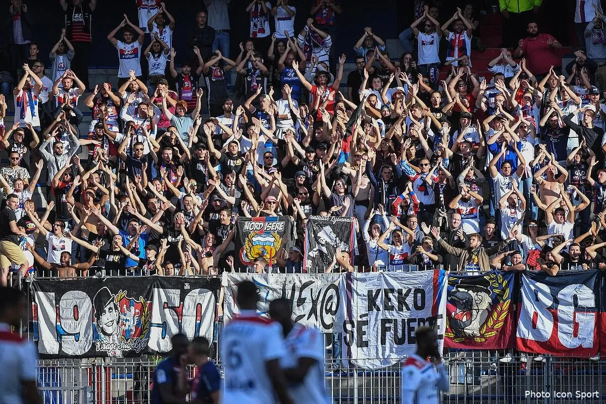 ol lyon promet une sanction radicale contre l un de ses supporters iconsport icon dib 150918 12 37230979