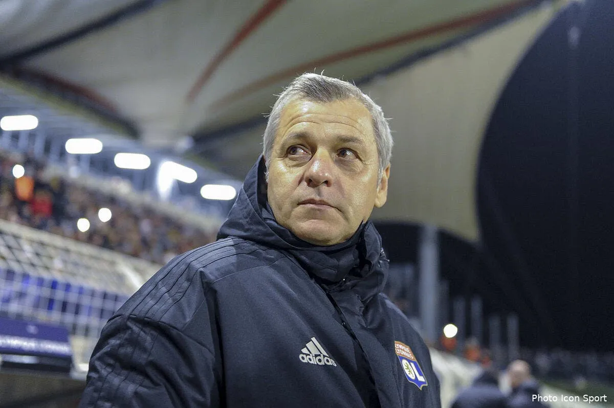 ol lyon reouvre le dossier d un defenseur supplementaire au mercato icon alc 050119 45 52241701