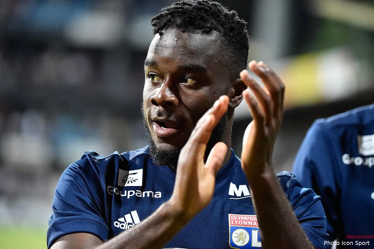 ol lyon se frotte les mains avec cornet iconsport icon laf 180717 10 02189187