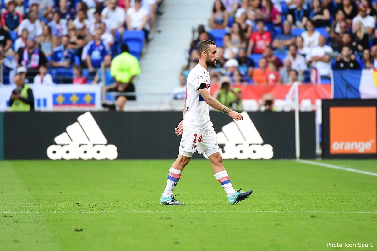 ol lyon veut vendre deux joueurs pour recruter encore iconsport icon win 190817 01 13891191392