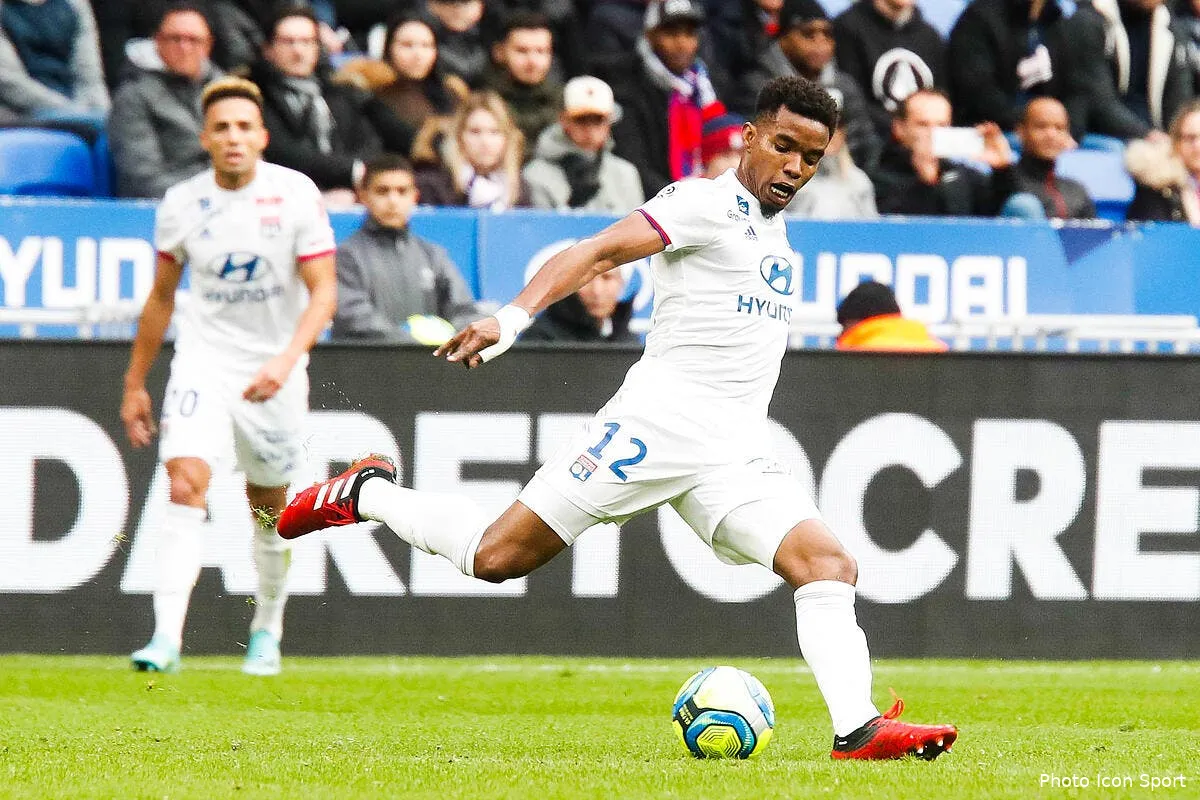 ol lyon vivement invite a cogner sur thiago mendes icon 25i6193 copie277343