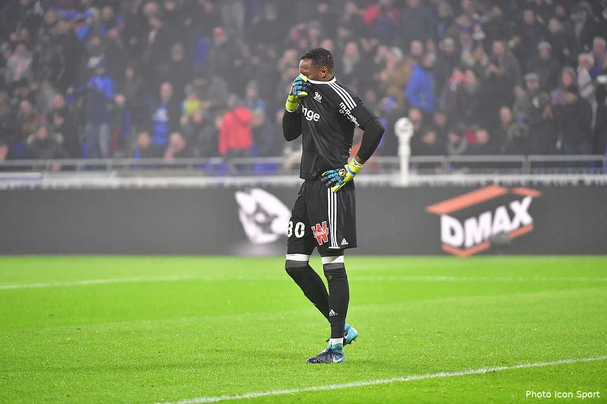ol mandanda et une banane geante l accusation qui choque les lyonnais icon win 171217 01 33018269479