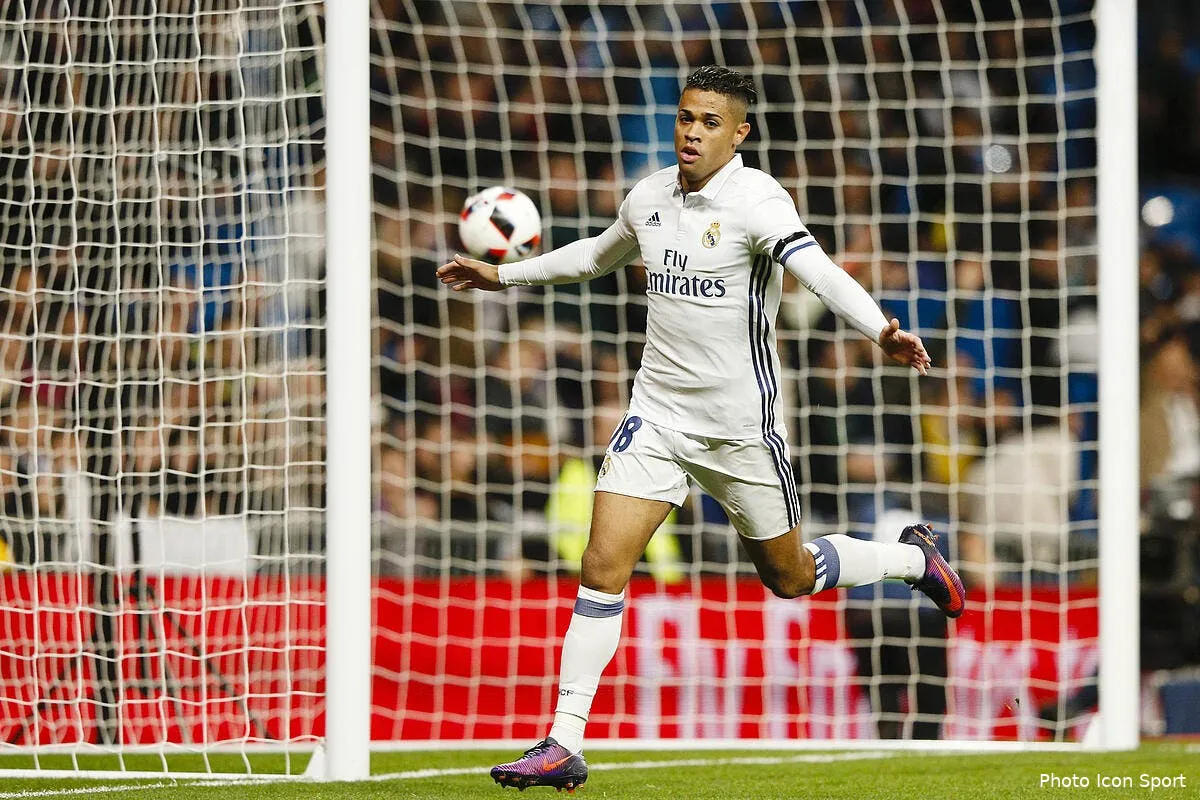 ol mariano diaz trouve quand meme un defaut a lyon iconsport shot 301116 01 23184185