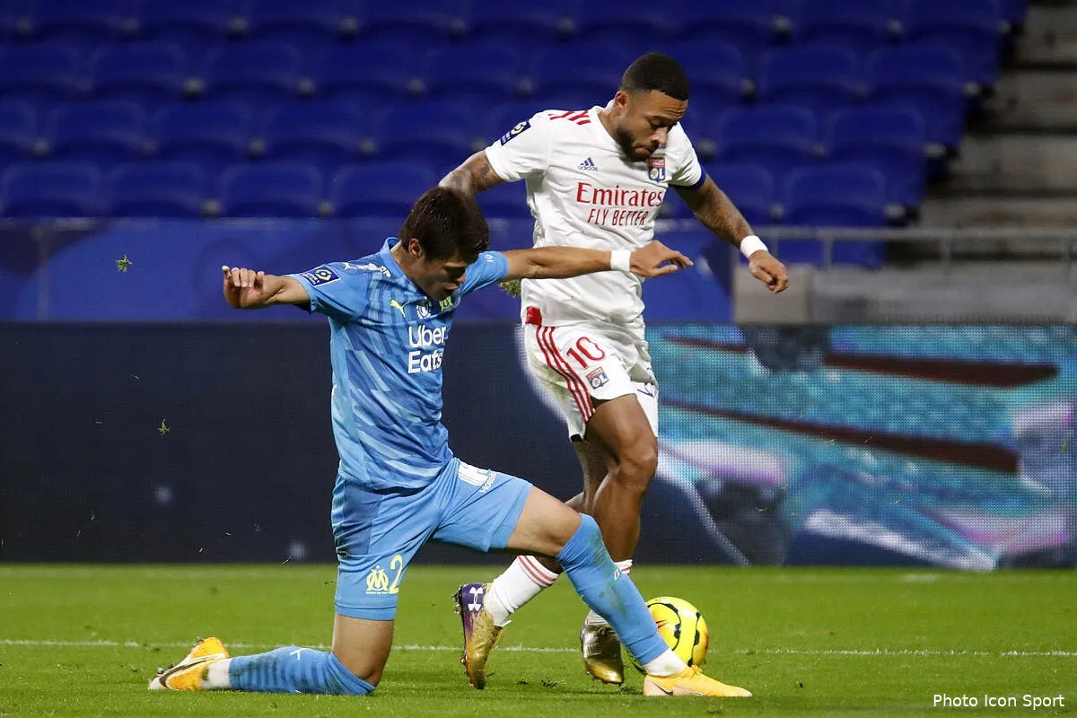 ol memphis depay a barcelone l avion pret a decoller de lyon icon 25i1833 copie295905