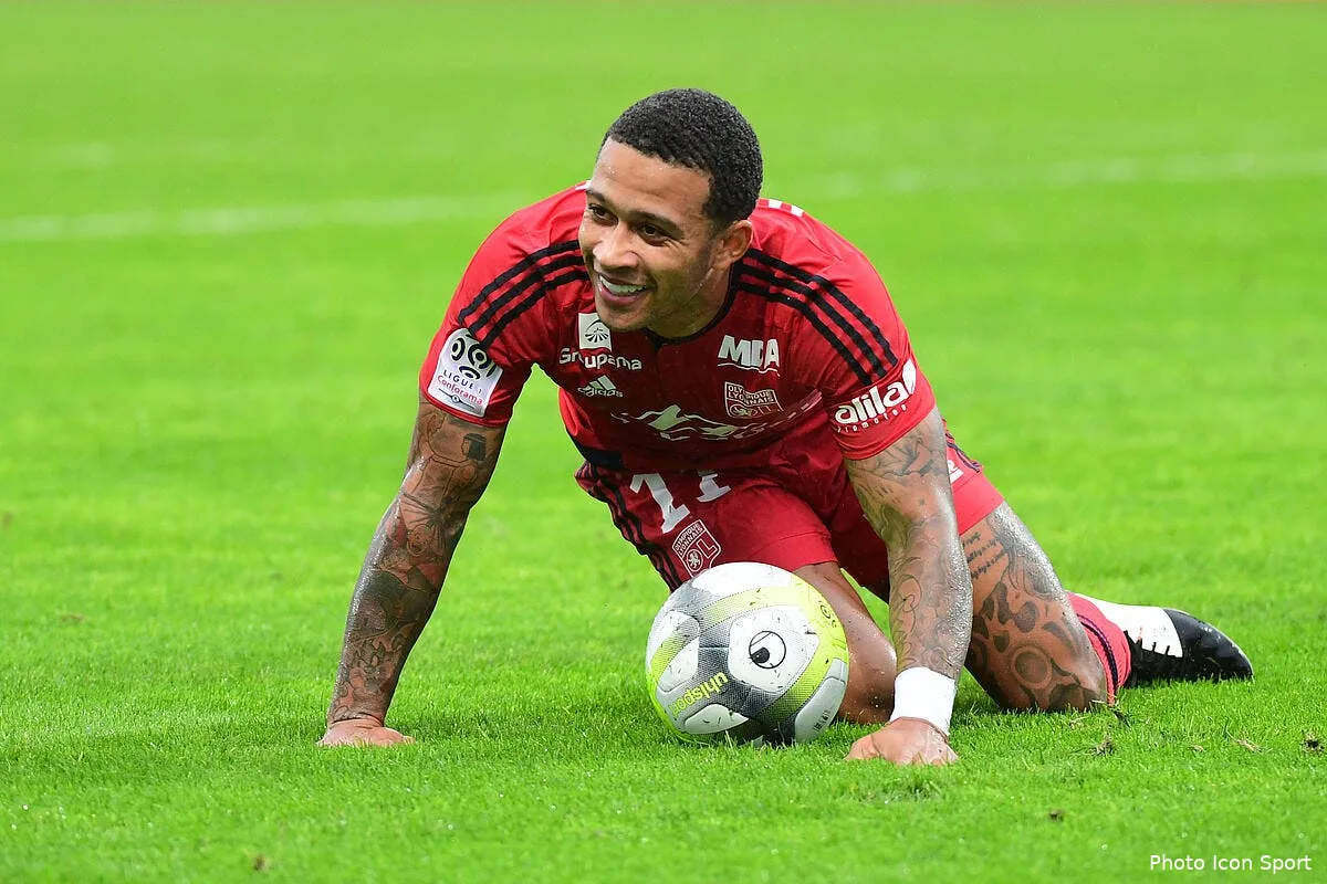 ol memphis depay c est a genesio d assumer cet achat couteux iconsport icon win 011017 01 21462195337