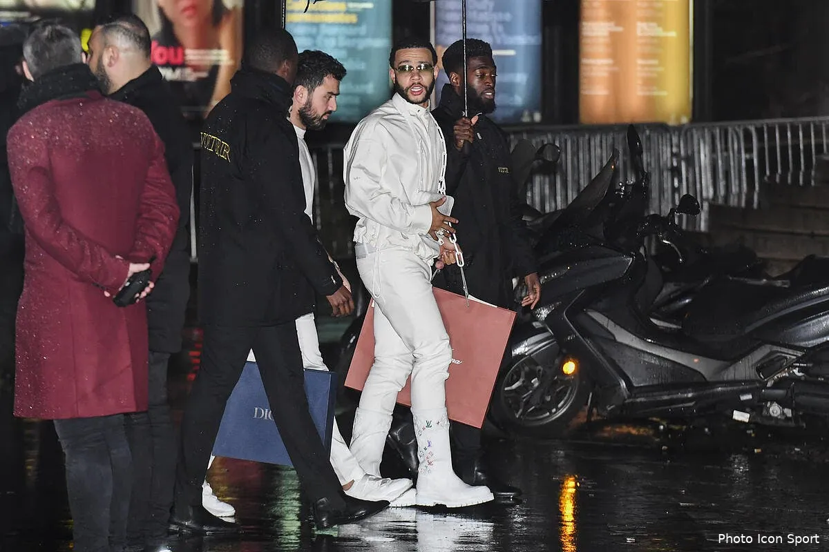 ol memphis depay soigne son genou a la fete de neymar icon alc 020220 45 36277267