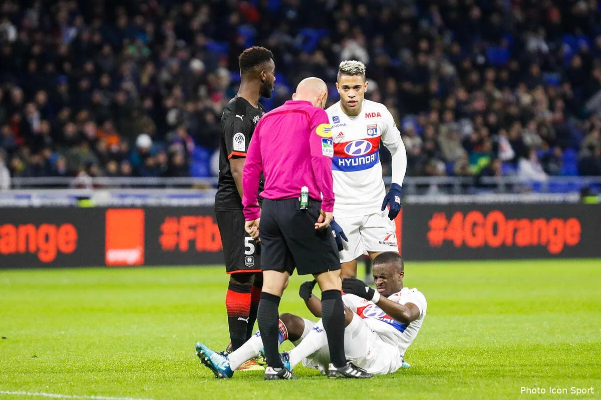 ol menes applaudit depay mais n oublie pas ce joueur qui fait tres mal iconsport icon bia 110218 08 32210163