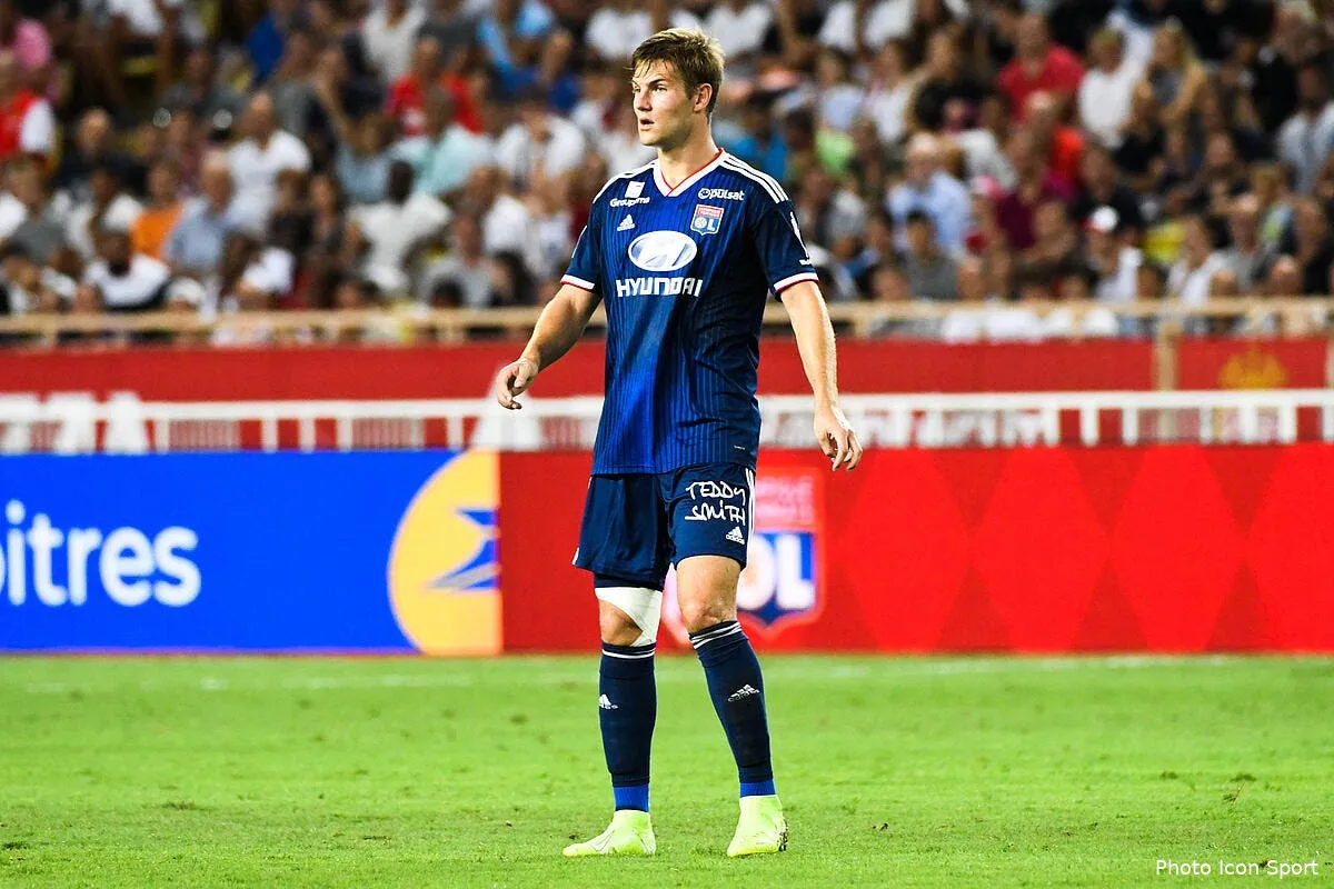 ol on s acharne contre son coequipier denayer ne l accepte pas andersen 2262971