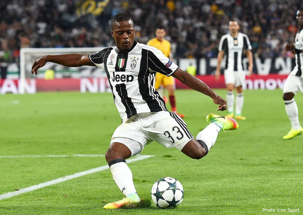 ol patrice evra est raide dingue de jean michel aulas iconsport liv 140916 08 01157654