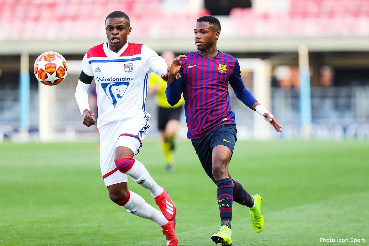 ol pierre kalulu dans le groupe face a amiens icon mar 020419 11 02277425