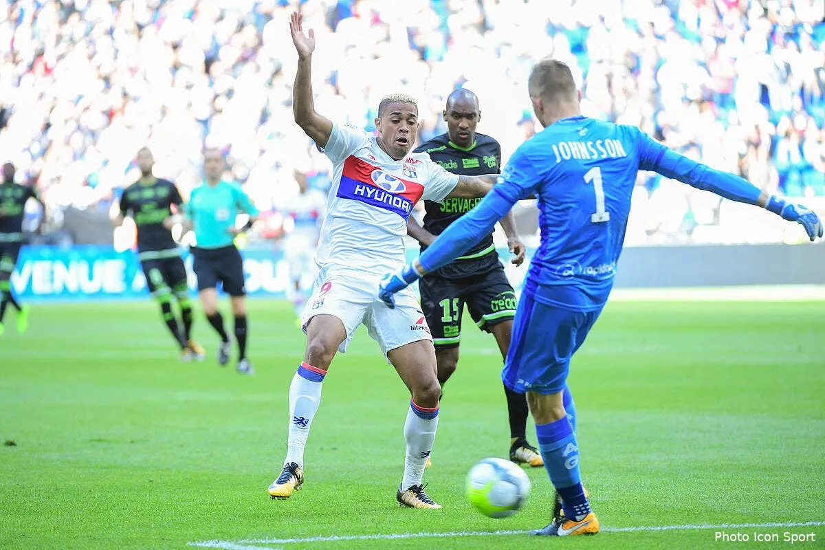 ol pierre menes applaudit le beau hold up de lyon iconsport icon win 100917 01 17607192896