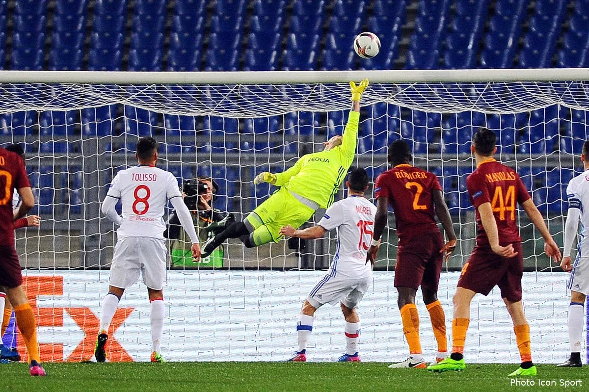 ol pierre menes trouve sans probleme le heros lyonnais iconsport ipp 160317 05 01173968