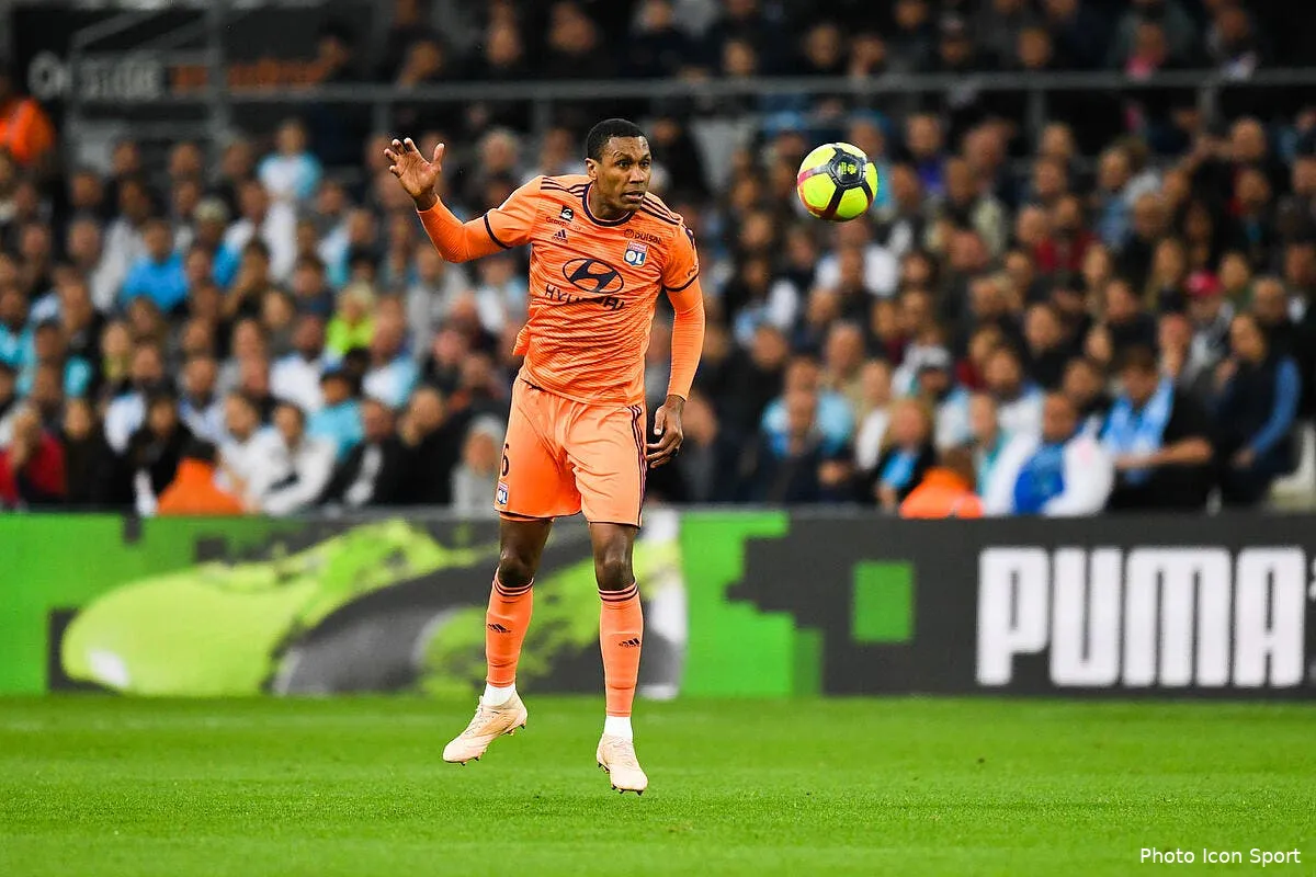 ol pousse dehors marcelo a trouve une porte de sortie icon dim 120519 08 33253411