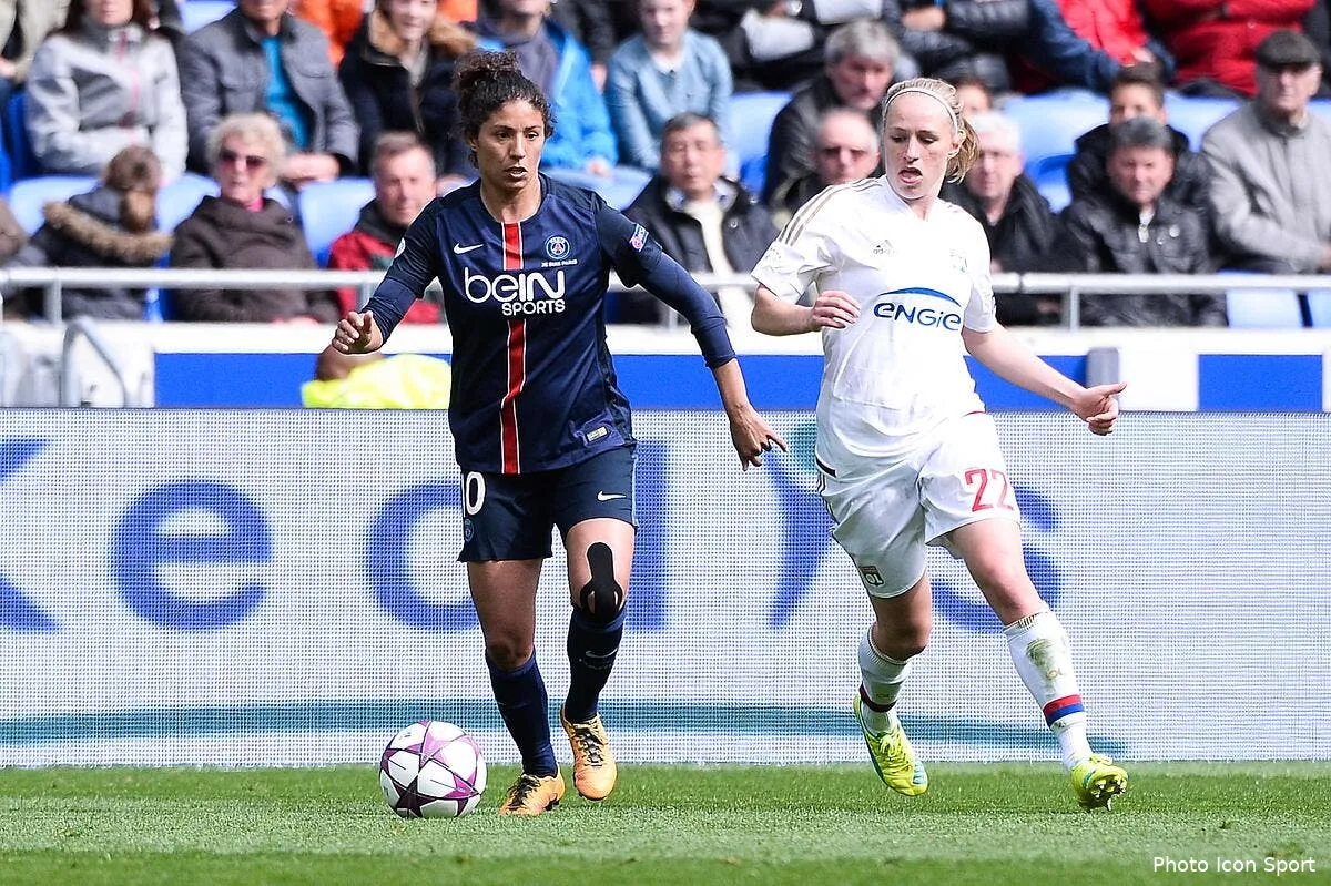 ol quand aulas joue le medecin avec son equipe feminine iconsport nlg 240416 17 113141034