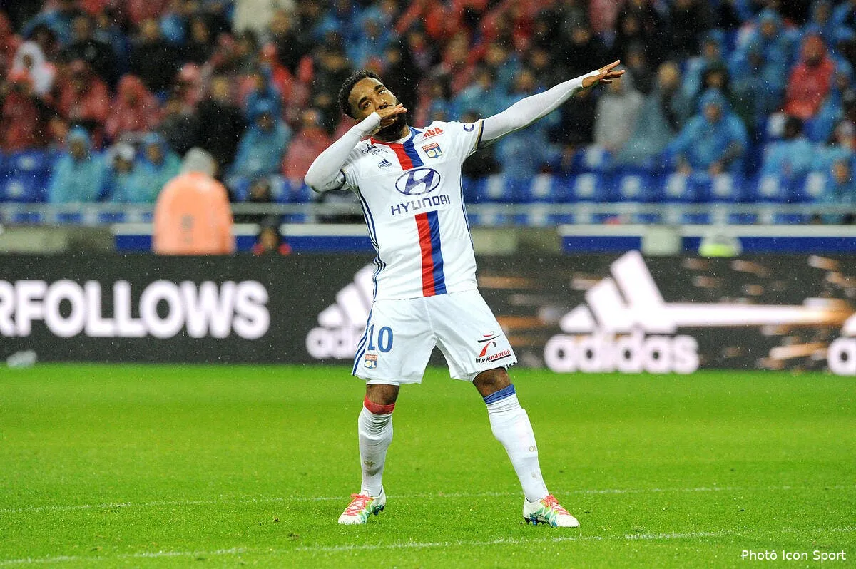 ol quand lacazette fait pleurer west ham iconsport jpt 051116 05 12160468