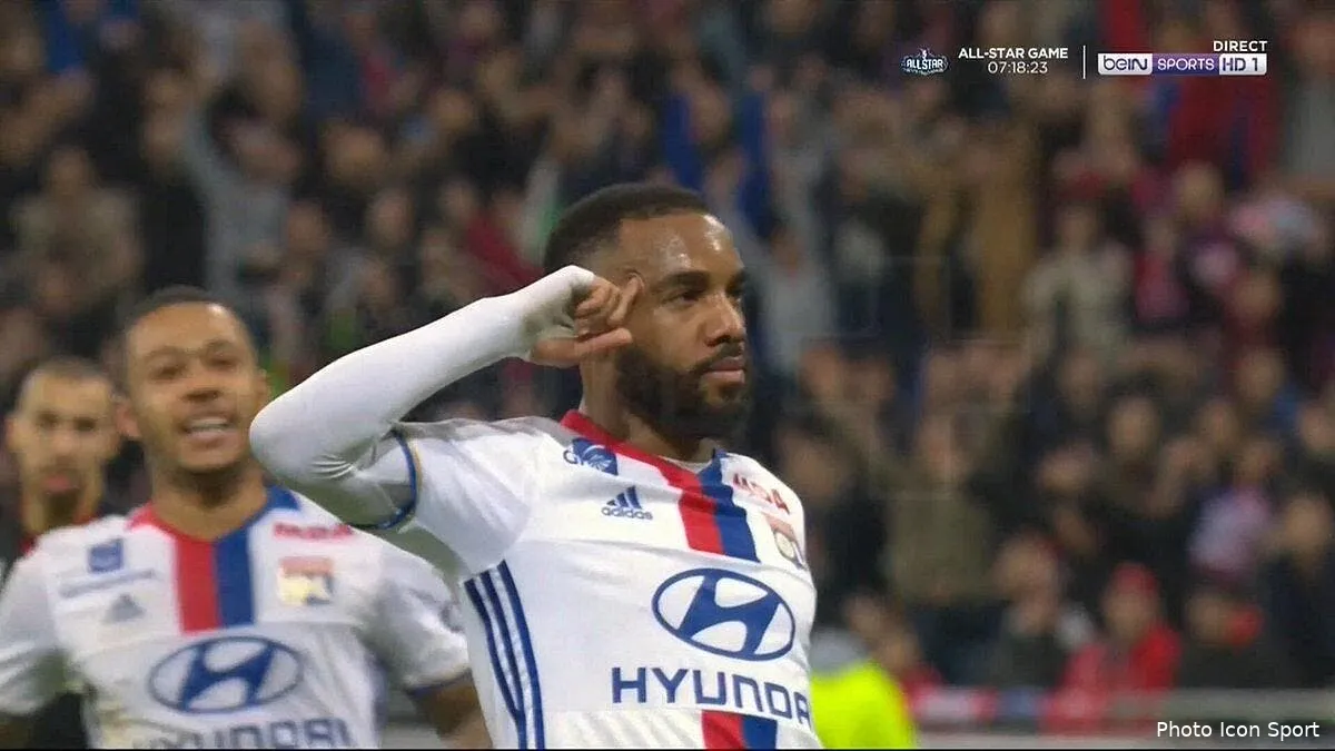 ol quand lacazette rend hommage a lisandro lopez c5c bnkwiaarv8i171336