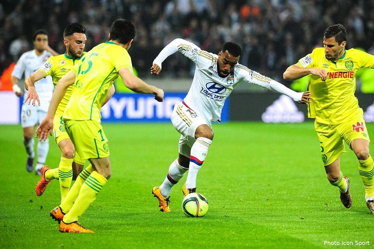 ol riolo s est endormi devant lyon nantes lacazette 31137458