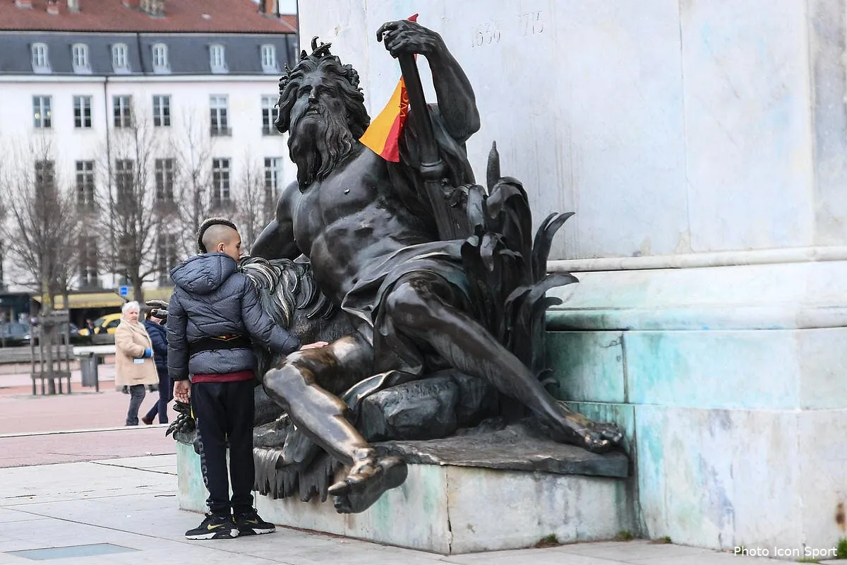 ol roma de violents affrontements entre les ultras iconsport dib 090317 10 01173236