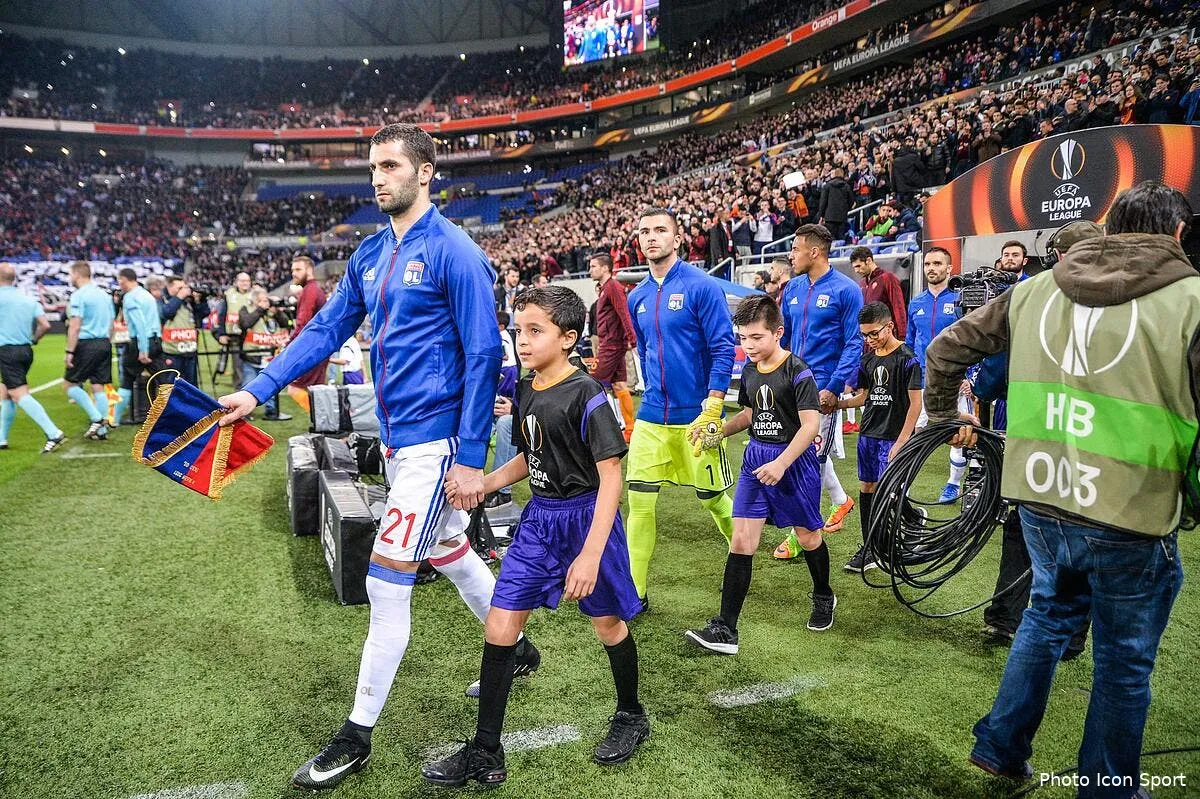 ol roma psg anthony lopes voit grand pour lyon iconsport dib 090317 10 123173722