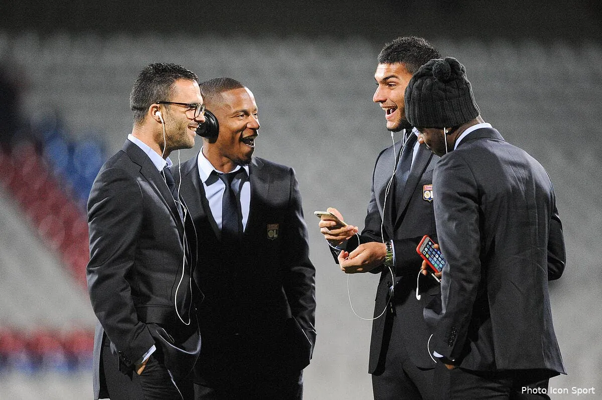 ol rose tord le cou au cliche du vestiaire lyonnais iconsport jpt 241115 10 09136454