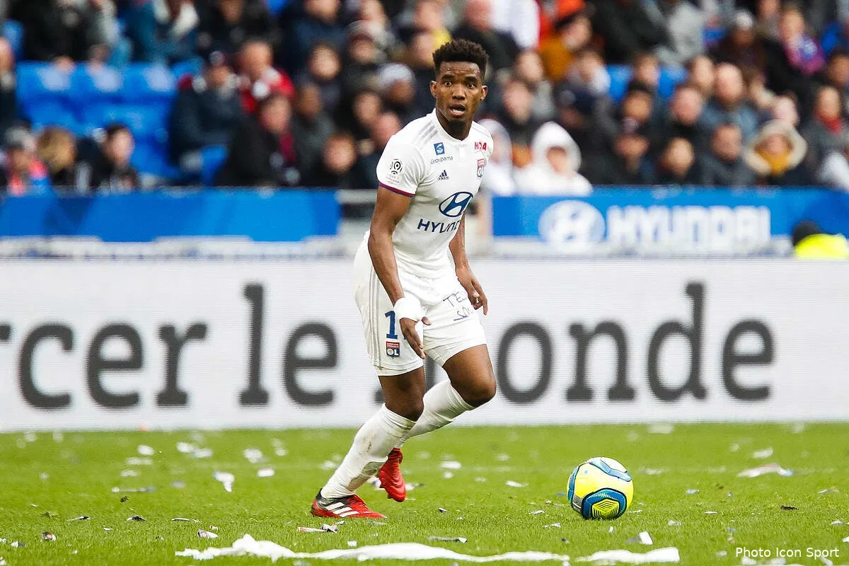 ol sa femme fait le clown thiago mendes vire du groupe icon 25i6398 copie279635