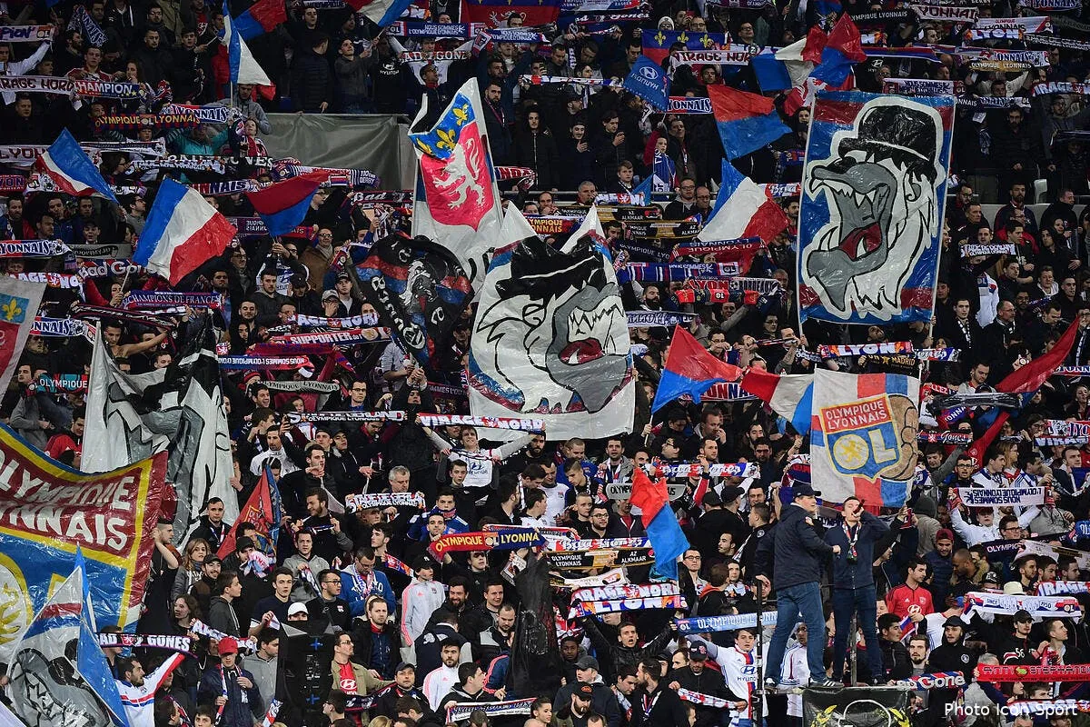 ol seulement 800 supporters de lyon a amsterdam iconsport win 220217 01 23439178300