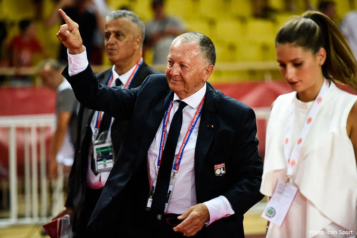 ol silence les bad gones aulas tape du poing sur la table icon zua 090819 03 27278111