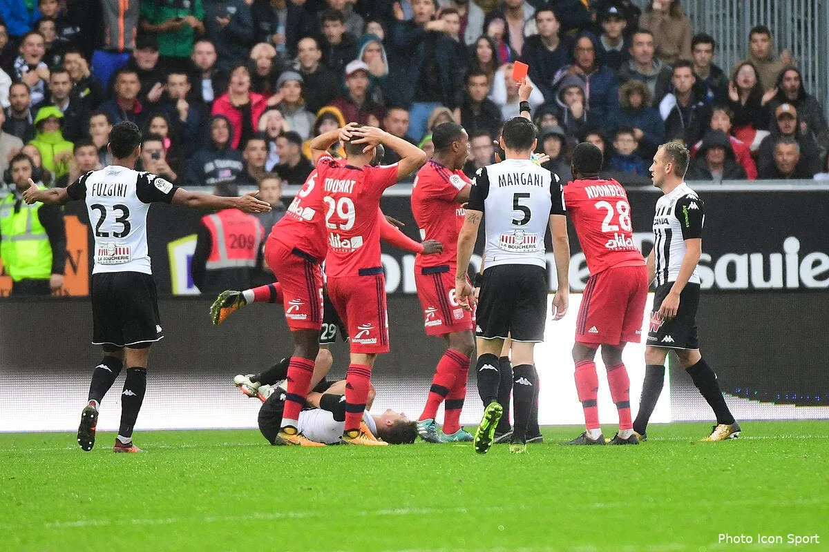 ol son carton rouge confirme la drole de reaction de marcelo iconsport icon win 011017 01 21385195605