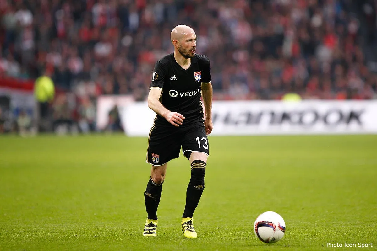 ol tete s approche jallet est en grand danger a lyon iconsport fid 030517 08 30185233