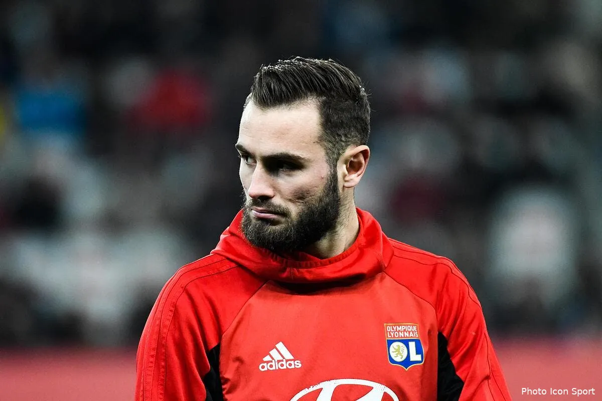 ol tout le monde le voit partir mais il veut rester a lyon icon zua 100219 01 04259957