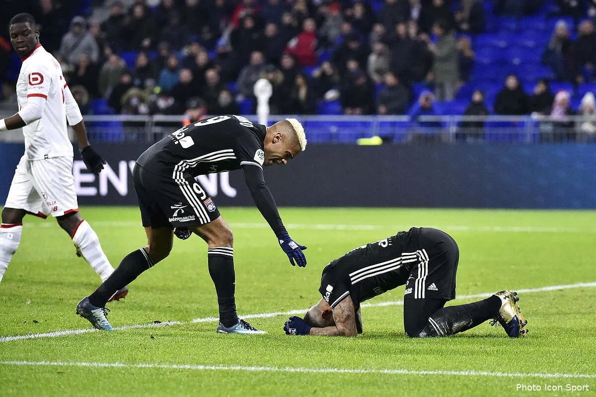 ol trois joueurs se font allumer apres le match iconsport icon laf 291117 05 30201567