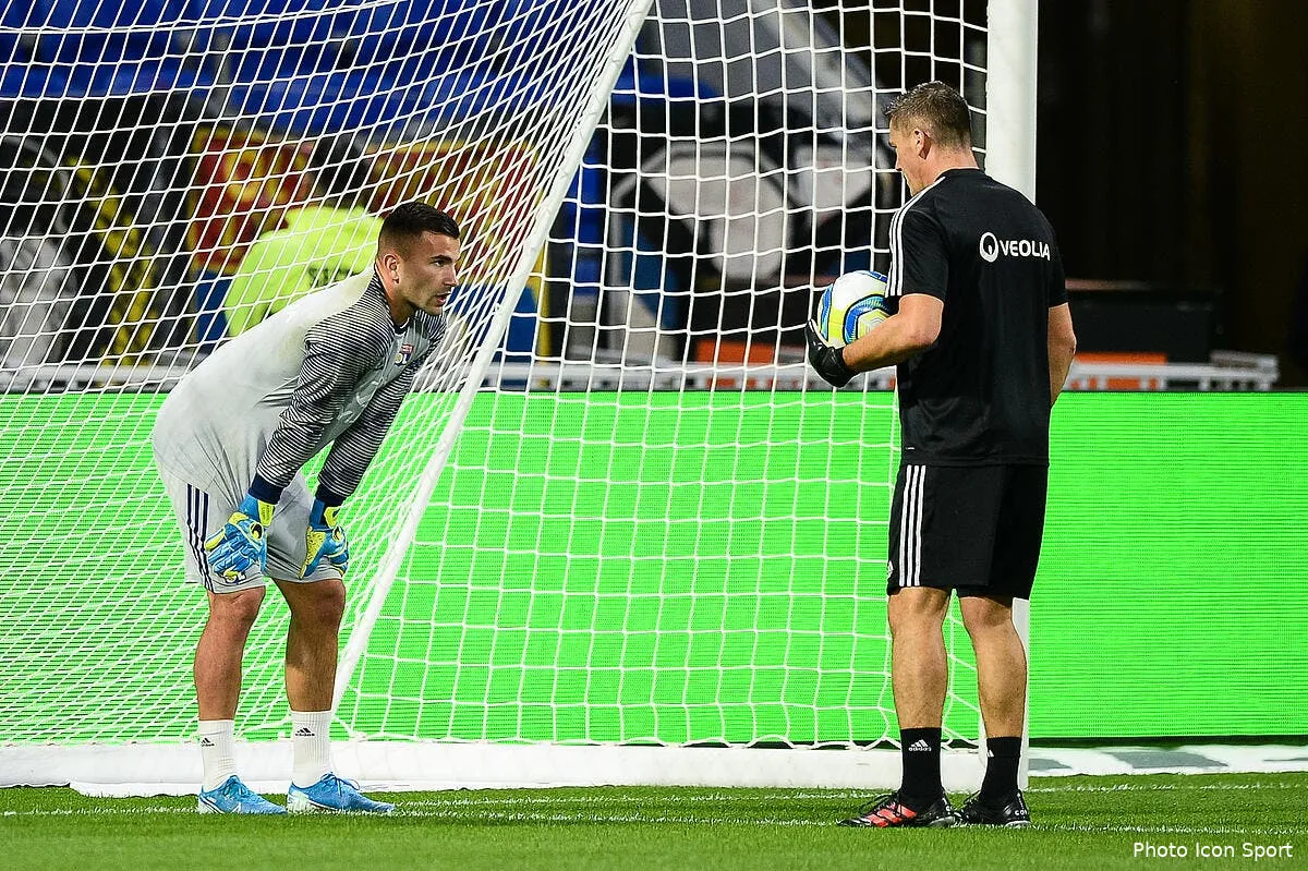 ol trop tard coupet n a pas pris de gants avec lyon icon bap 261019 93 123285225