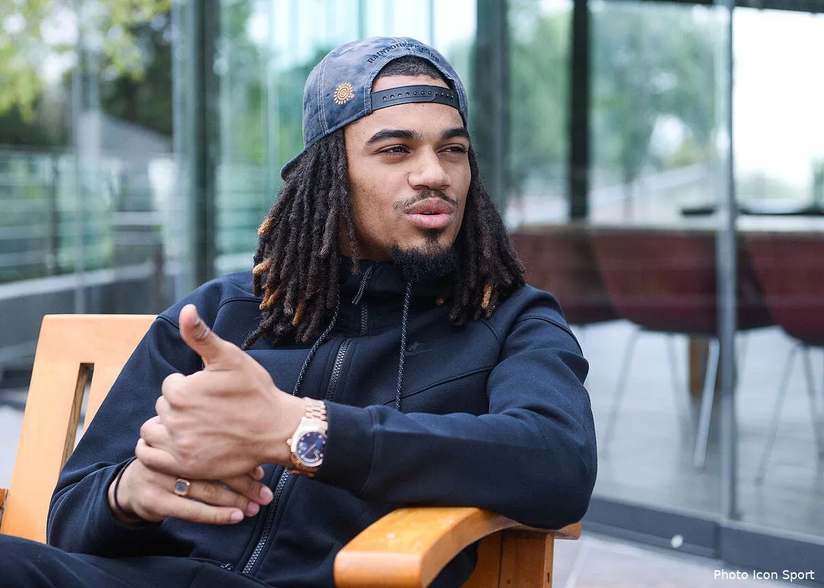 ol un dernier detail a regler et denayer signe a l ol iconsport icon belgaimage 91690103228247
