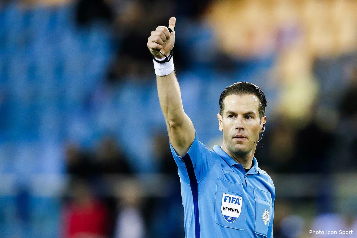 ol un etonnant choix d arbitre lyon refuse la polemique icon 407158985291595