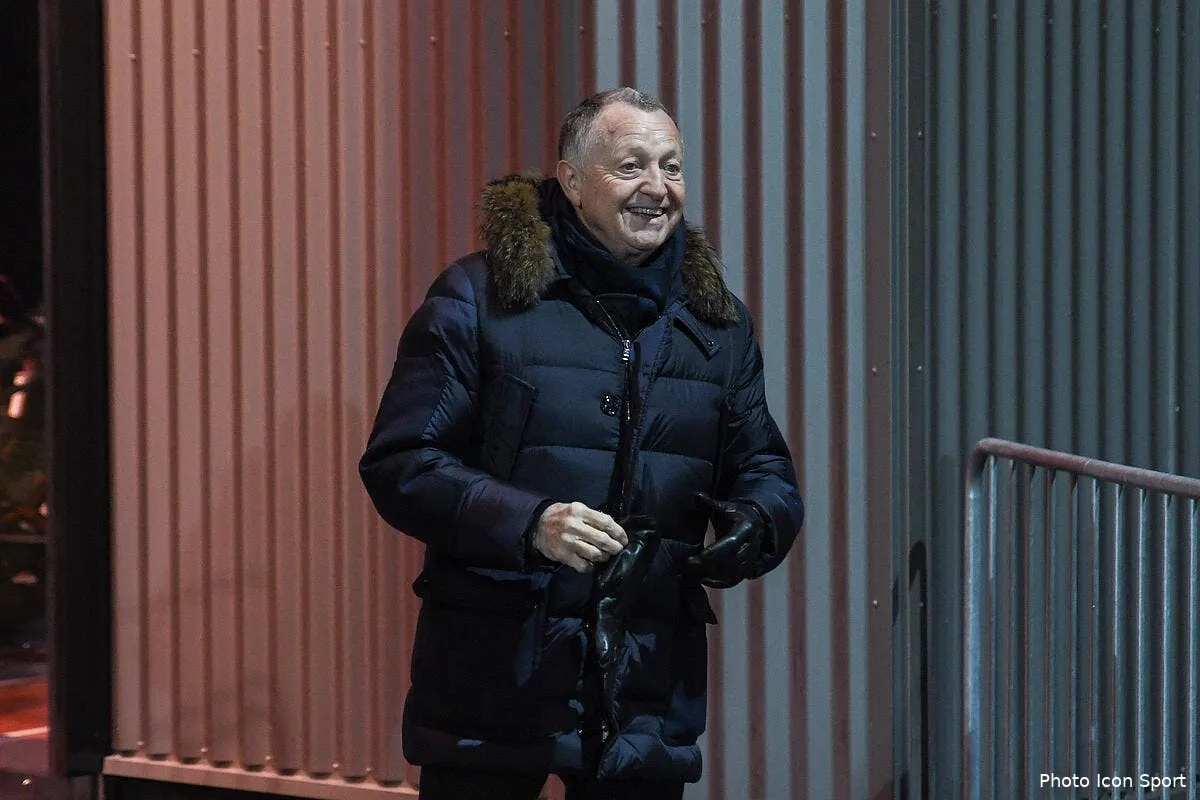 ol un fan de l om le tacle aulas le retourne iconsport dib 270117 100 01169634