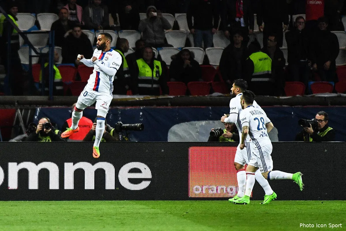 ol un miracle pour lacazette a lyon iconsport dib 190317 10 177178616