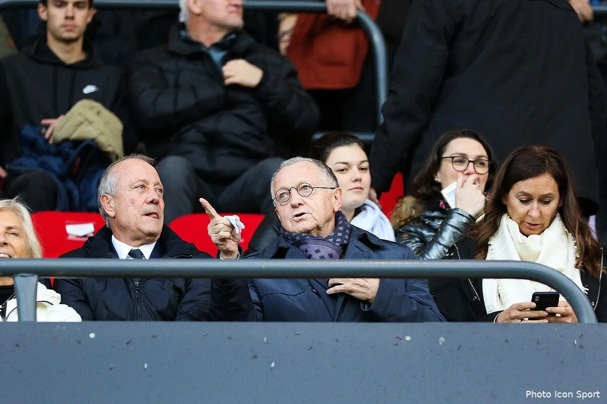 ol un peu agace aulas fait une demande inattendue a le graet icon lem 101118 93 02236601