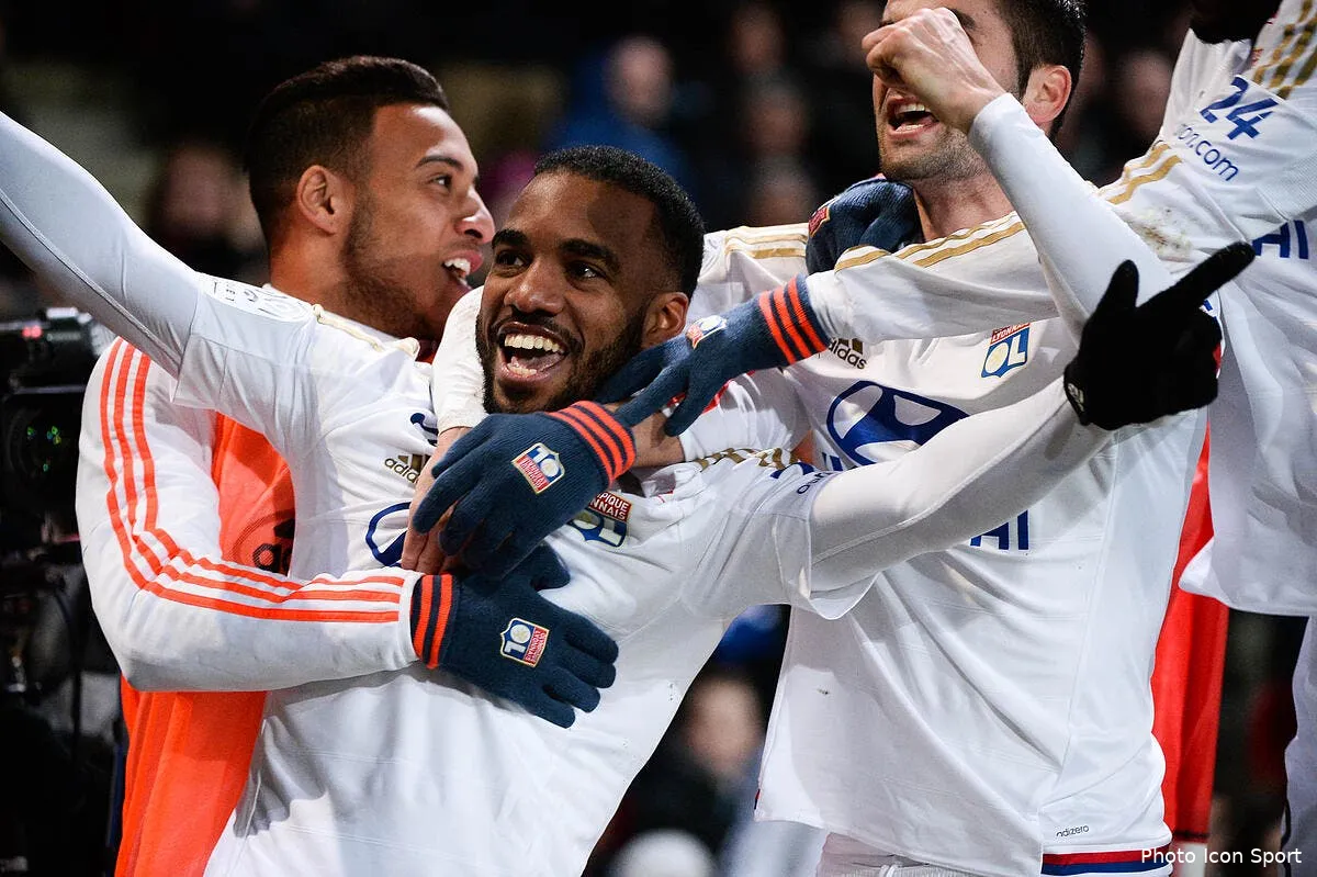 ol un sondage propulse lacazette en equipe de france iconsport nlg 130316 17 18140206