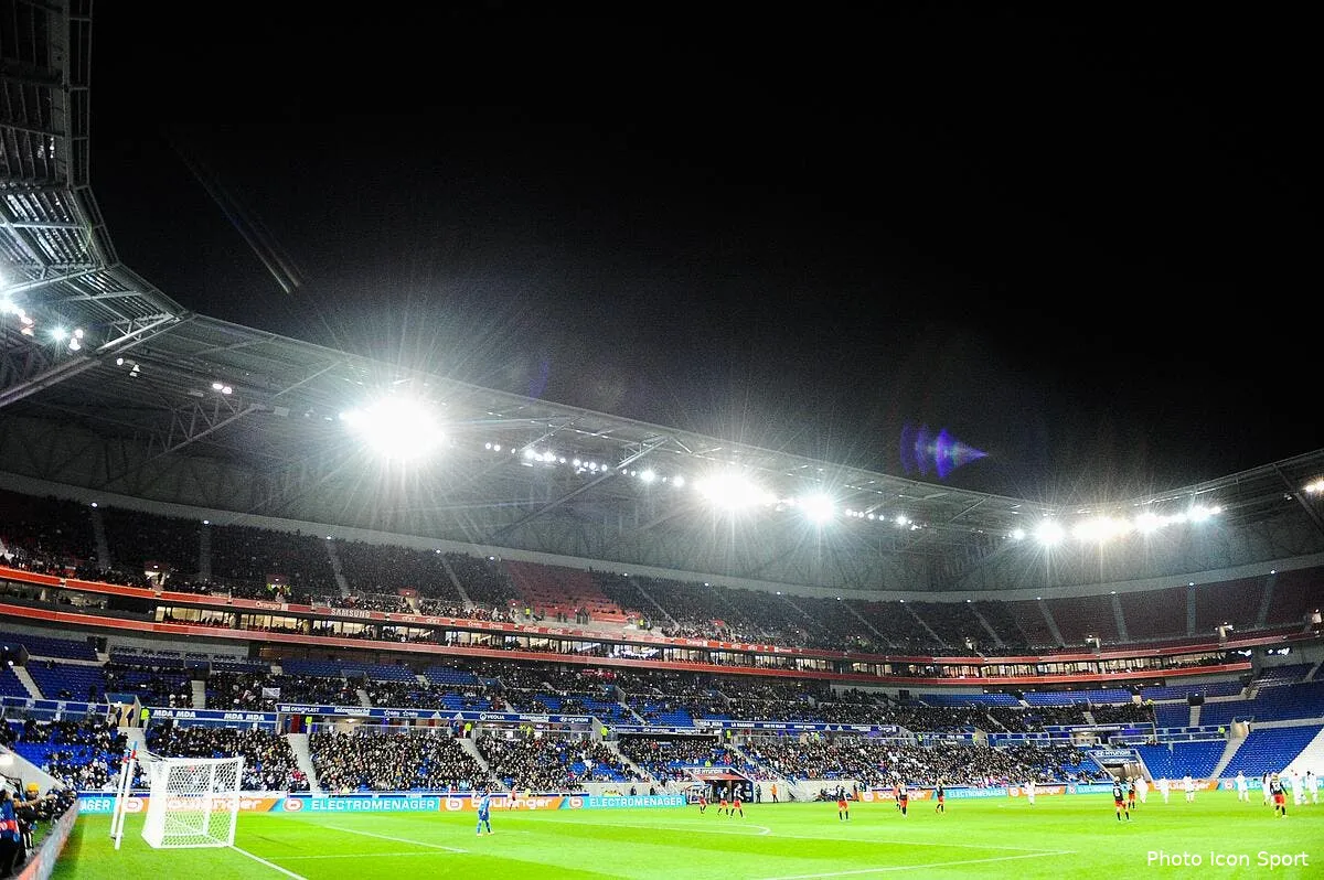 ol un trophee qui fait honneur au nouveau stade de lyon iconsport jpt 230316 01 10138186