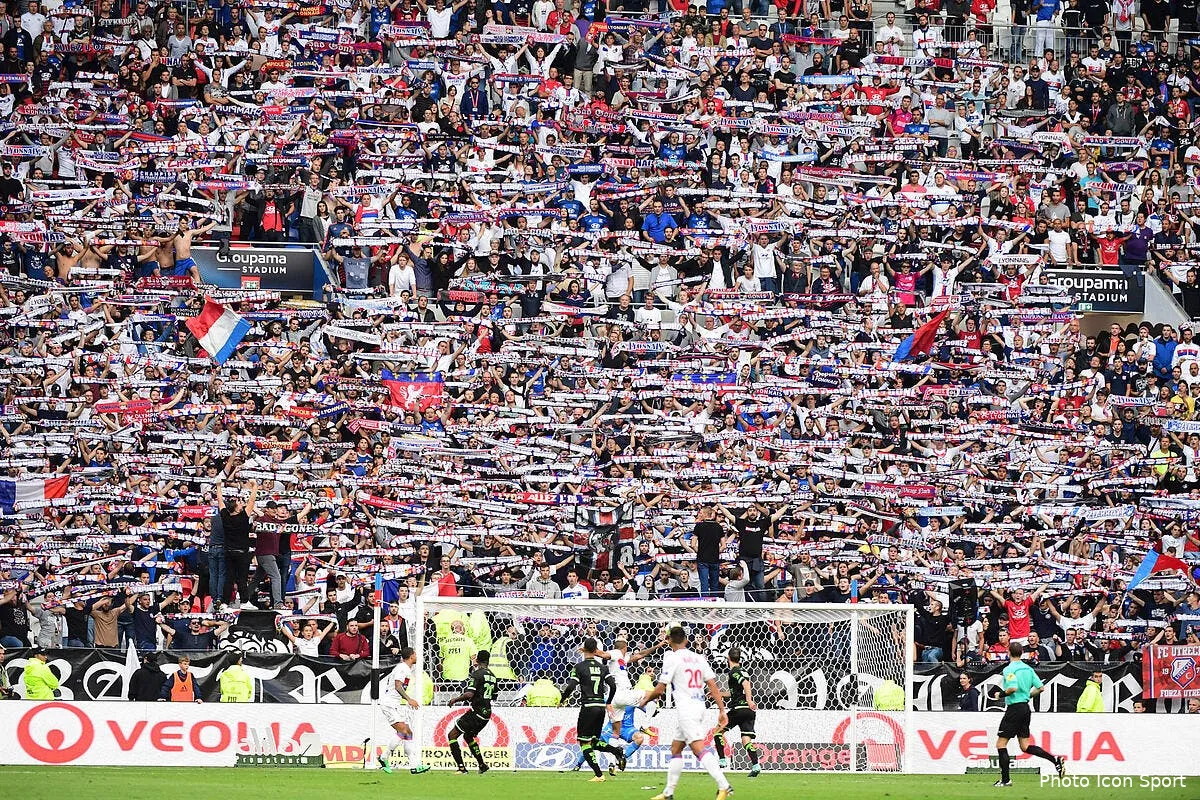 ol une banderole musclee declenche une bagarre au groupama stadium iconsport icon win 100917 01 17699196337