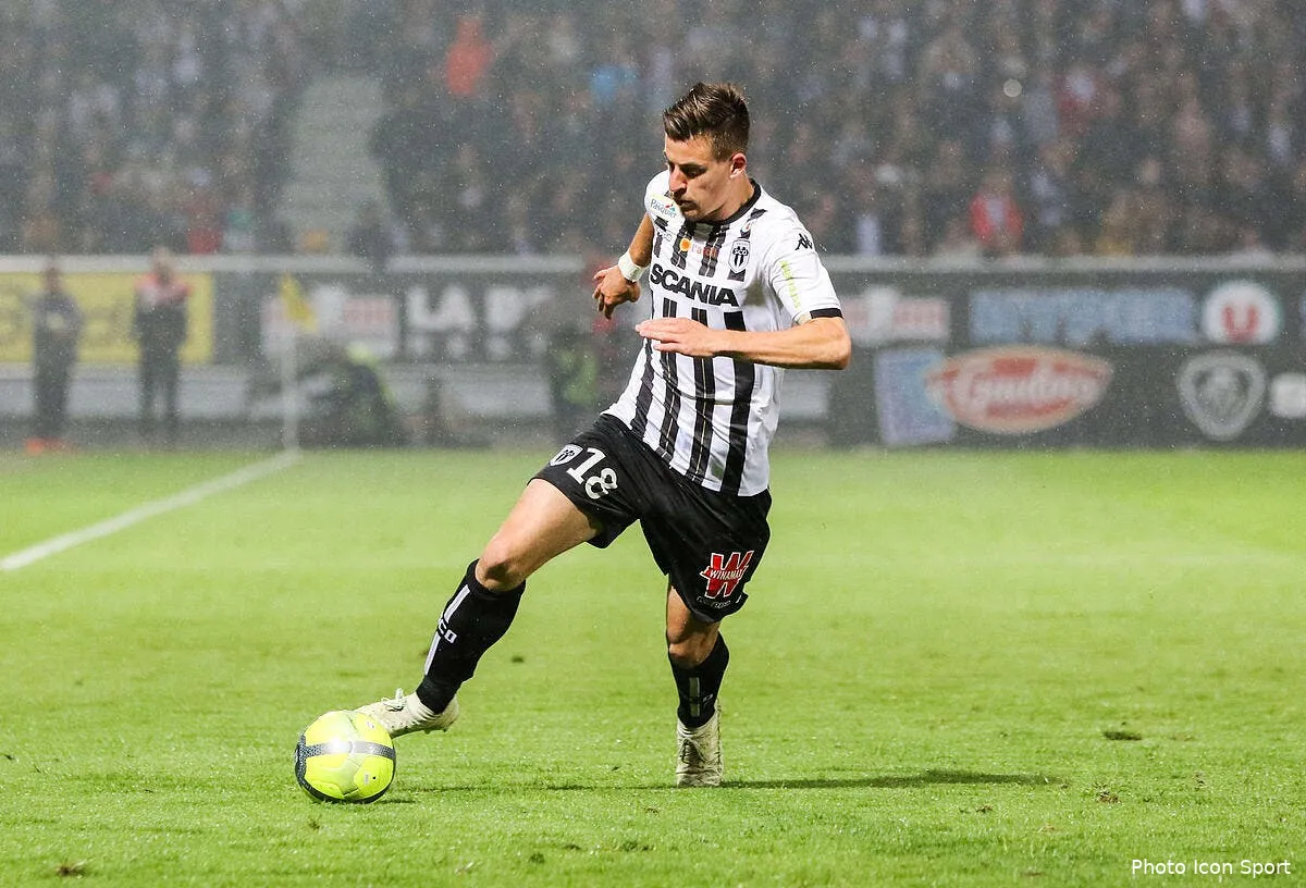 ol une pioche a 5 me a angers au mercato iconsport icon lem 120518 45 58221833