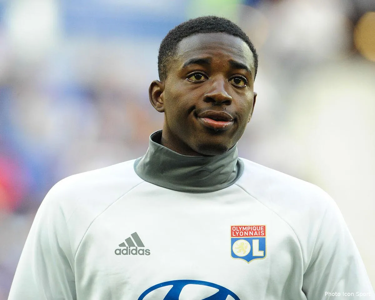 ol une stupefiante revelation sur la signature de mateta a lyon mateta lyon157736