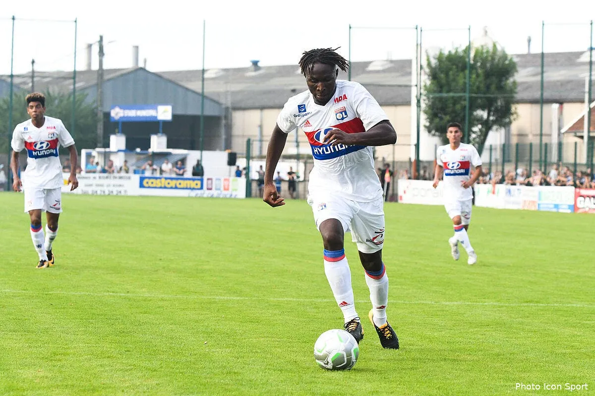 ol une superbe porte de sortie des janvier pour un defenseur de l ol iconsport icon leb 080717 08 71195787